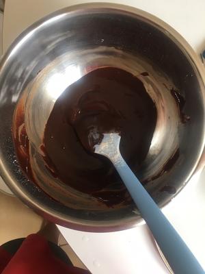 简单又高级的巧克力熔岩蛋糕的做法 步骤4
