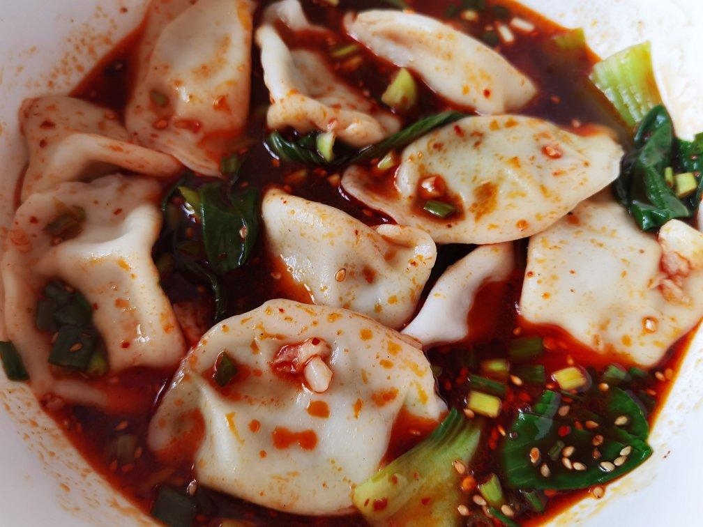 省时又便捷，没人能抗拒这碗酸汤水饺！🥟