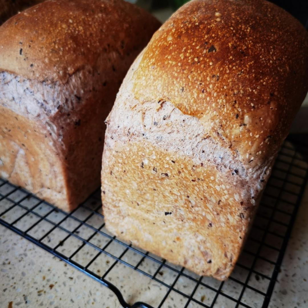 绵软Q弹的天然酵母紫米粥吐司（附商酵版）