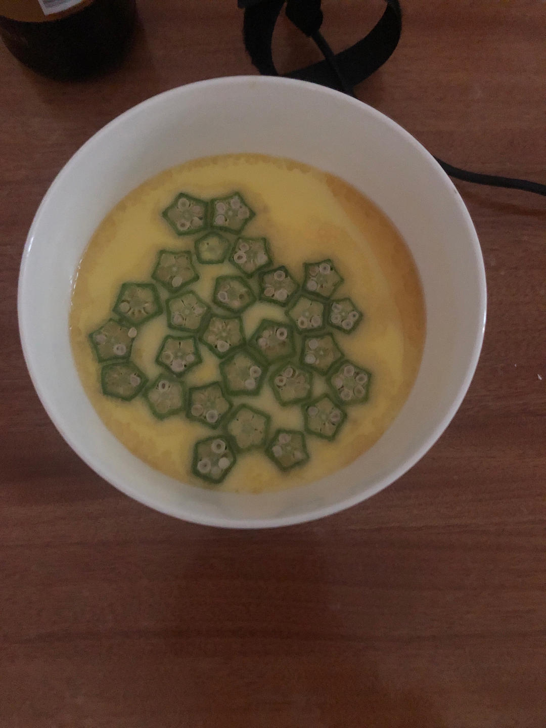 用颜值征服你~秋葵蒸蛋