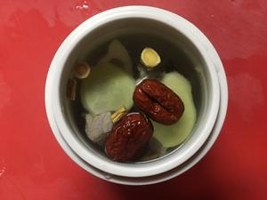 炖盅靓汤：排骨莲藕汤的做法 步骤3