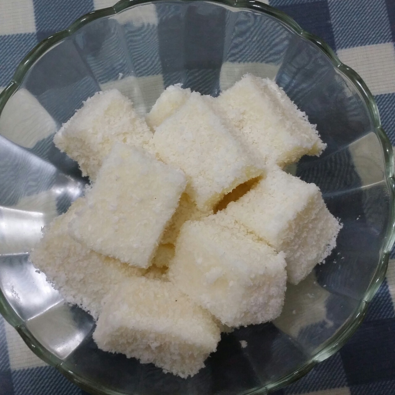 椰丝牛奶小方糕