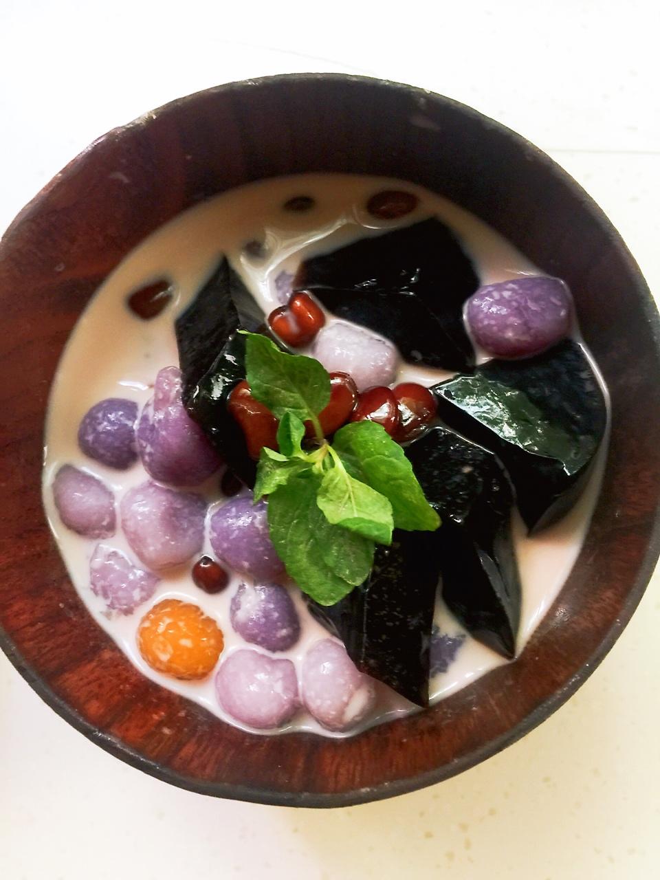 桃未然做的自制鲜芋仙芋圆(另附: 蜜红豆和仙草冻的做法)