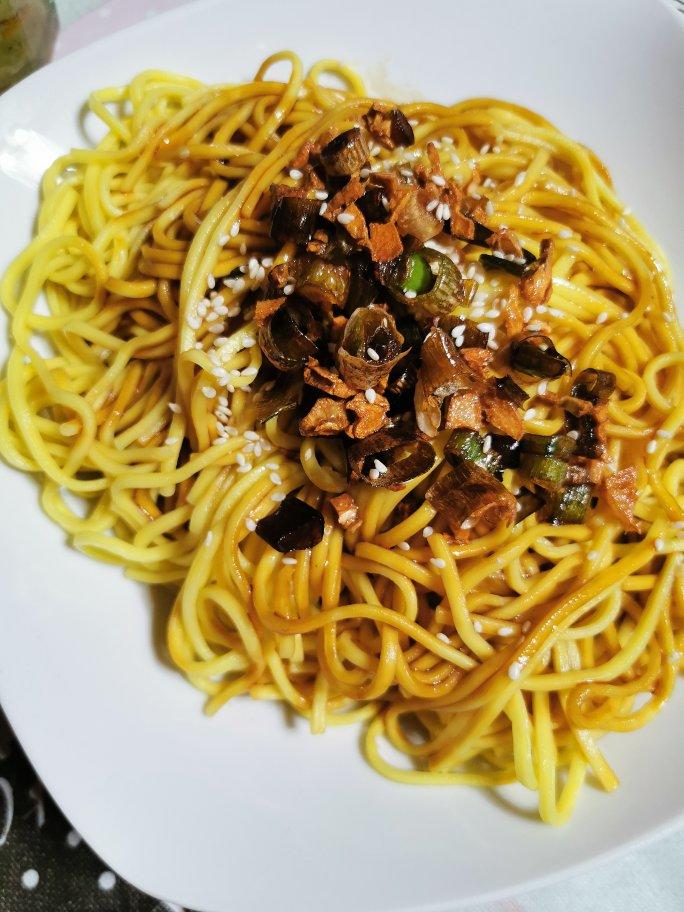 10分钟搞定的一碗葱油拌面