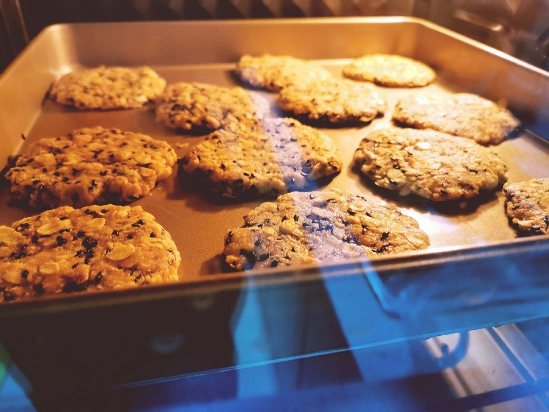 素食:有机燕麦芝麻大饼干