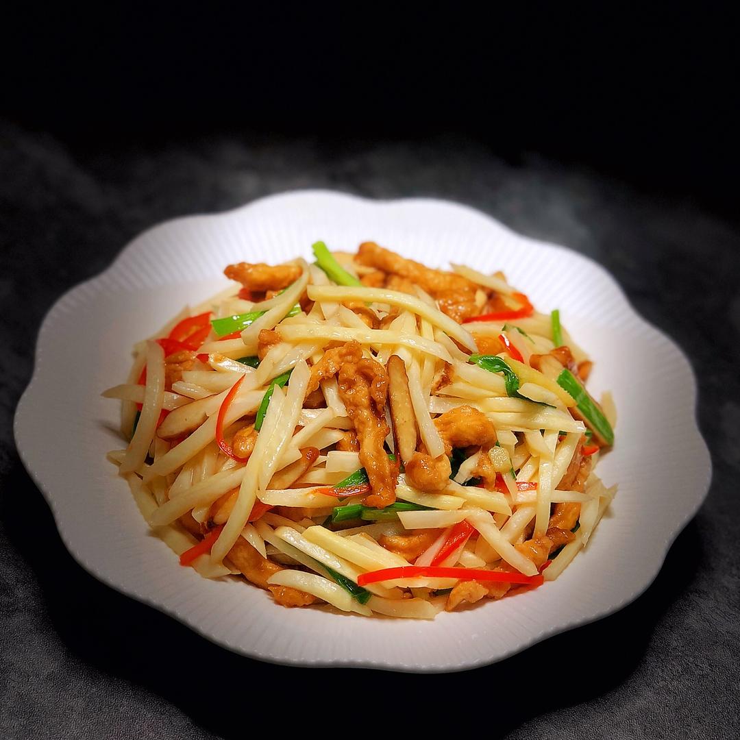 鹏妈在奔跑做的茭白炒肉丝