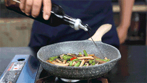 长豇豆炒香干，配饭完美的做法 步骤5