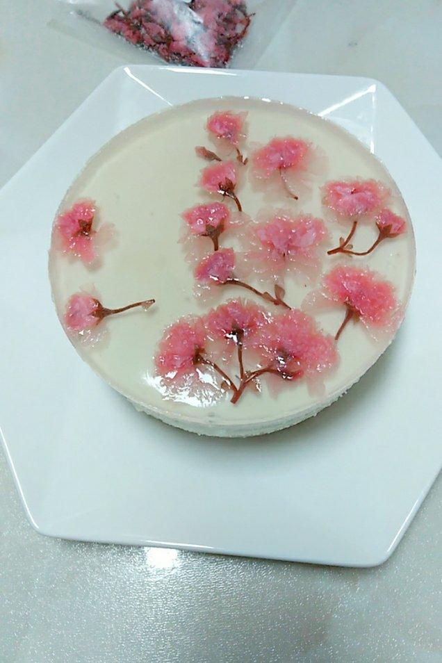 颜值爆表的樱花慕斯。（6寸圆模）