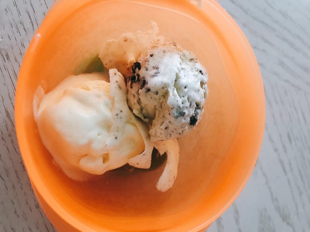 适合小朋友的冰淇淋（介意生鸡蛋的进）消耗淡奶油的好办法