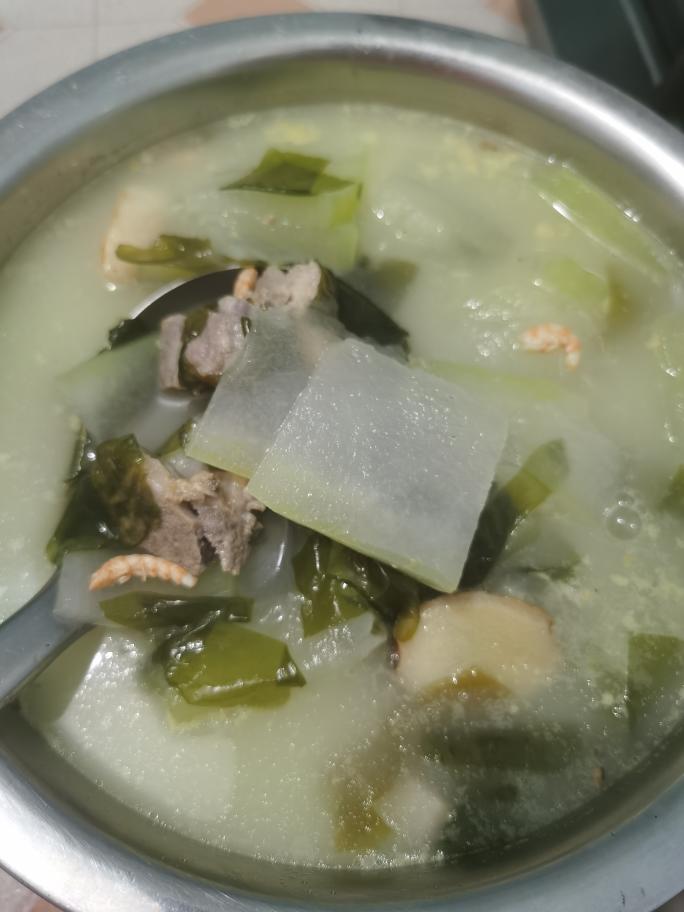 鲜味十足冬瓜排骨裙带菜汤的做法