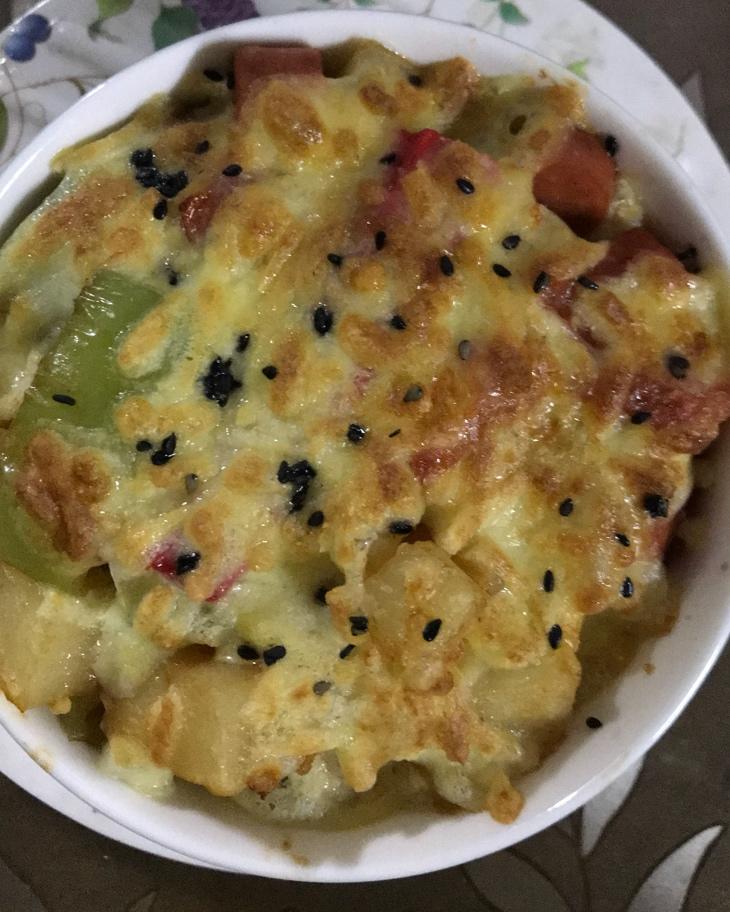 超简单番茄青椒土豆香肠焗饭