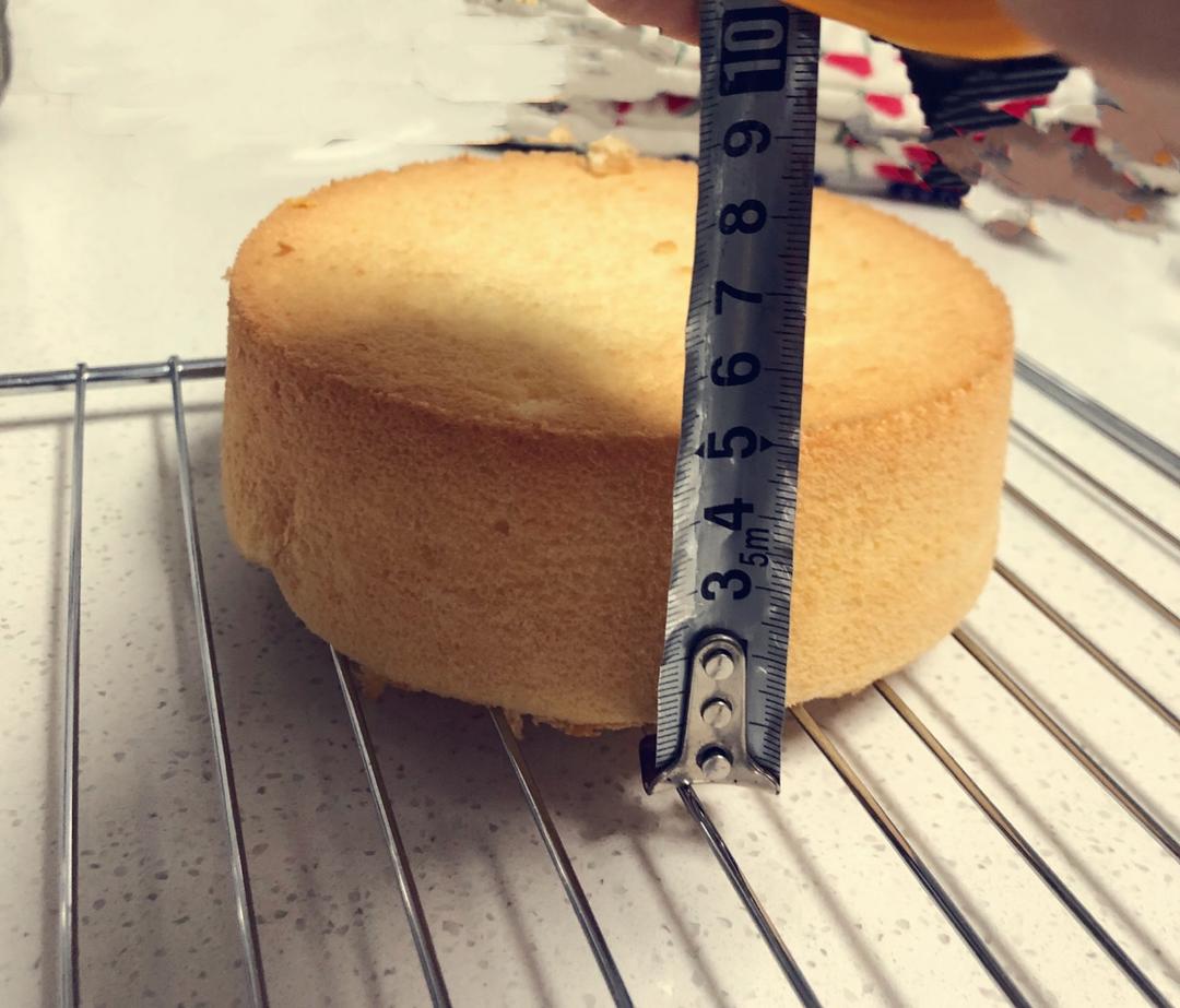 超简单完美戚风蛋糕（6寸2蛋）附打发、翻拌、脱模视频