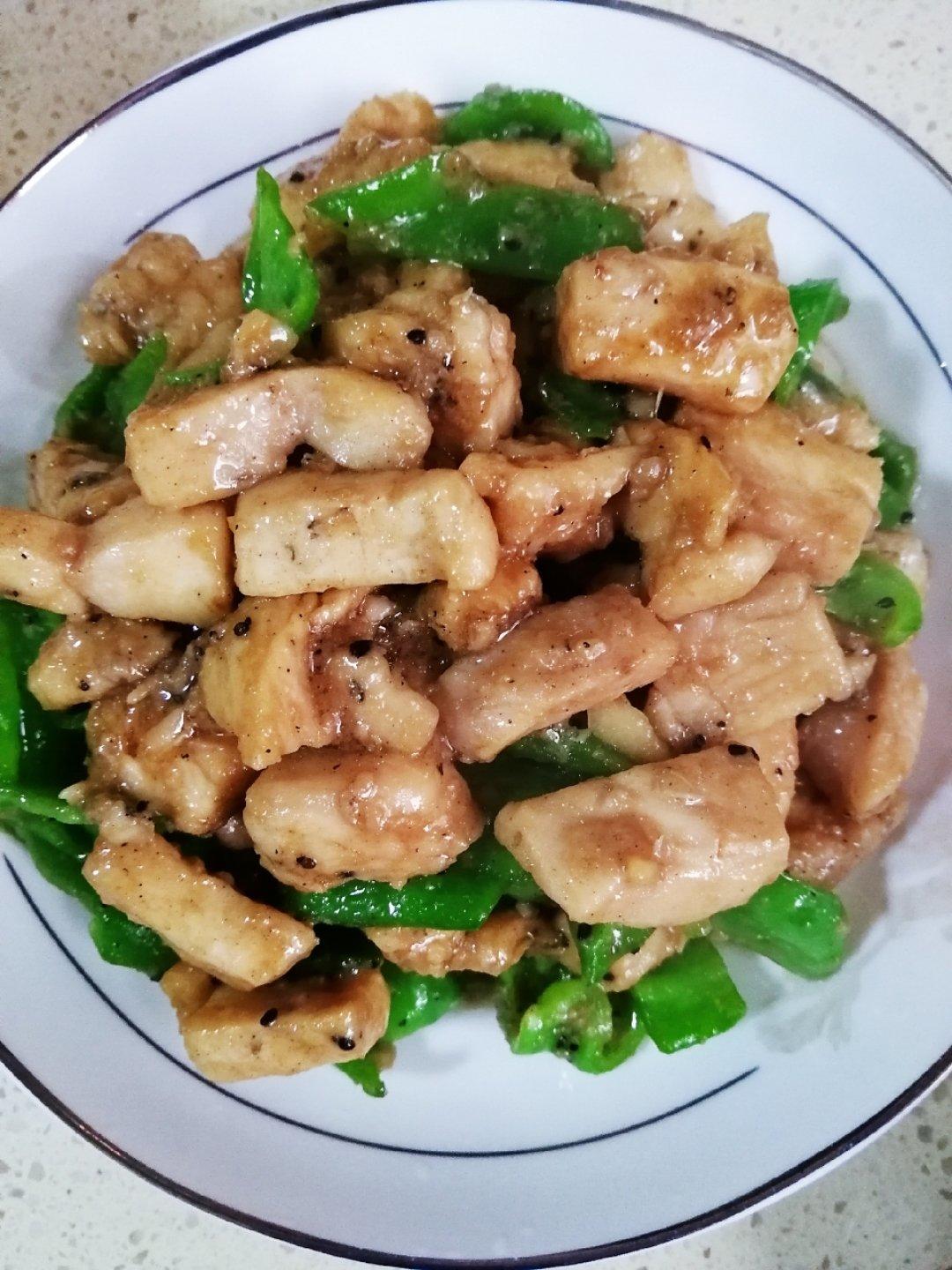 把鸡肉炒的嫩嫩的：青椒溜鸡片