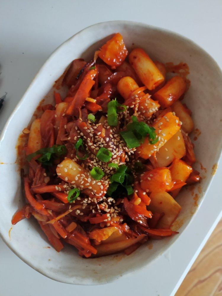 韩式炒年糕（辣白菜五花肉，秒杀韩餐厅 😎）