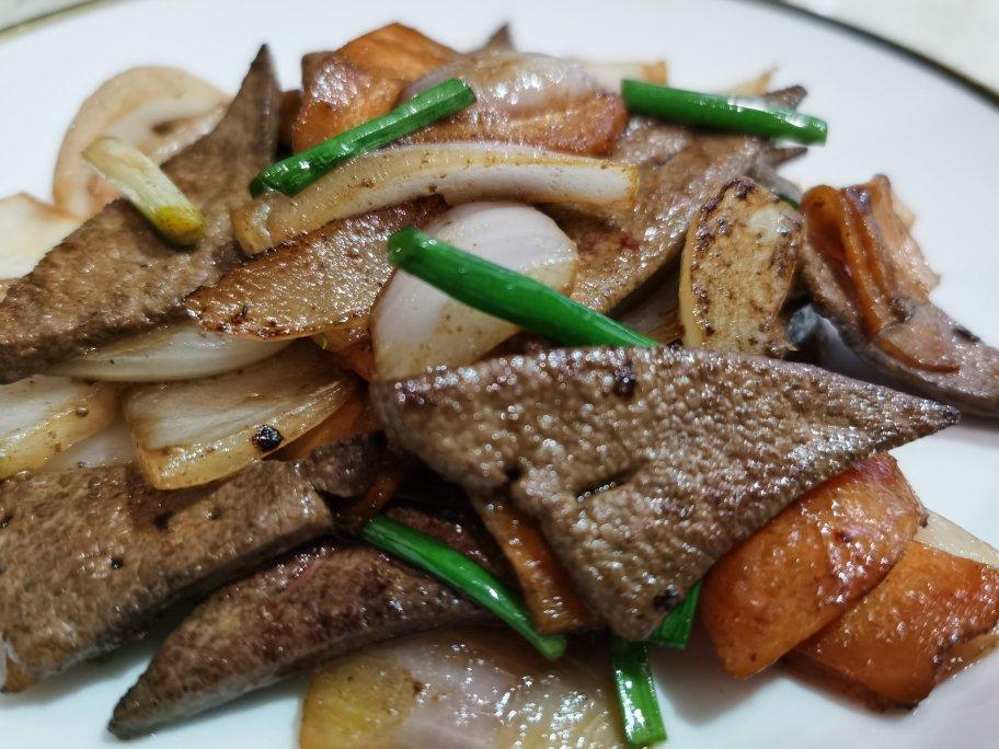 餐桌上的小炒~洋葱炒猪干