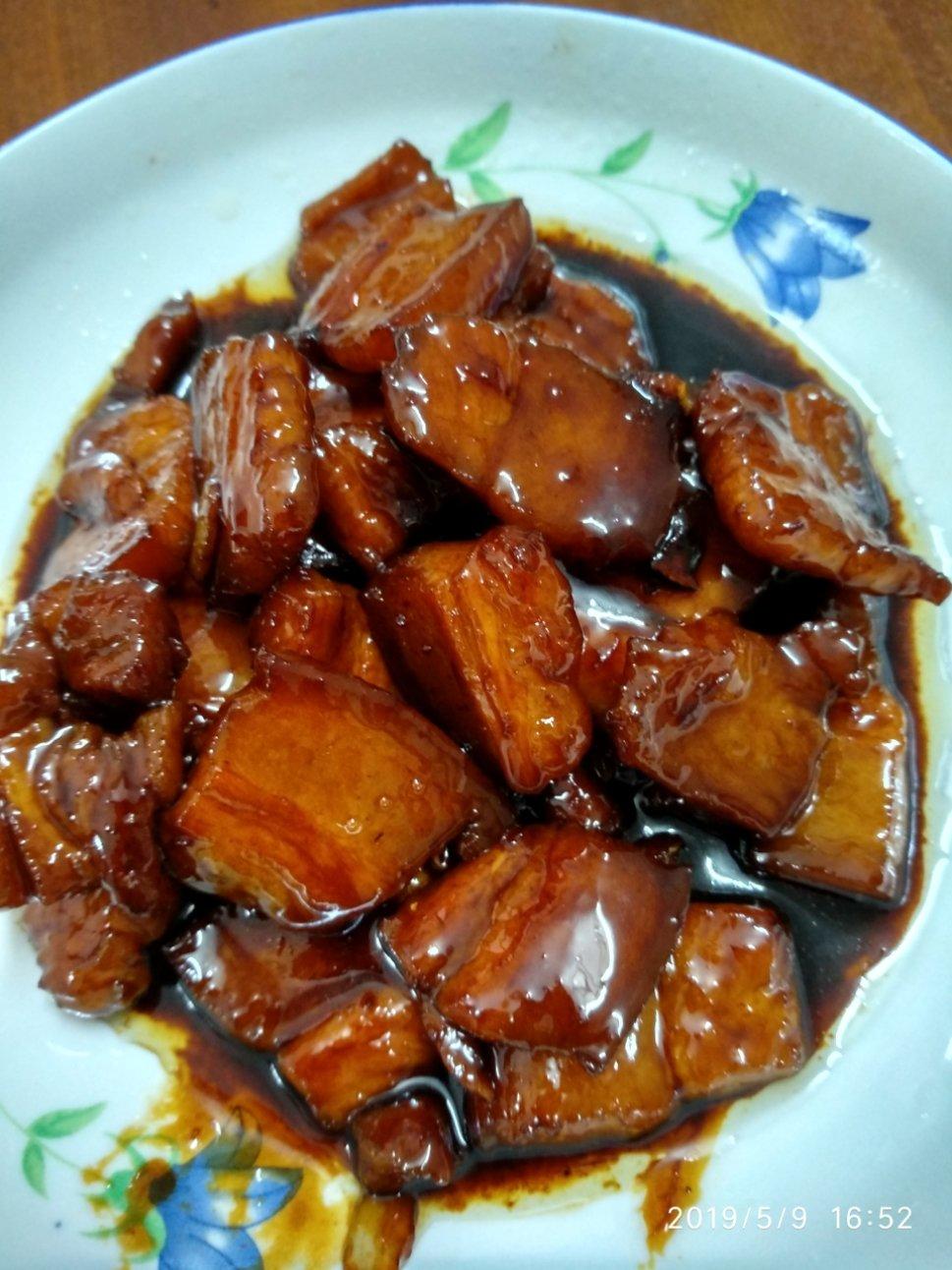 吃着碗里望着锅里的红烧肉