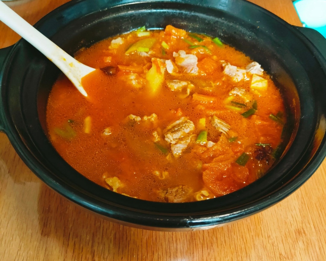 番茄牛腩煲                              (开胃下饭、颜值担当)的做法