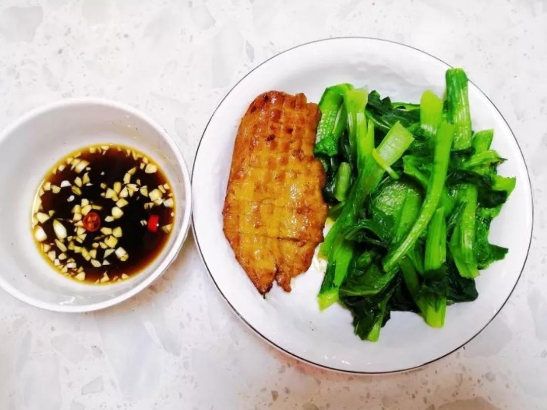 酷炫屌炸天好吃的煎鸡胸肉（香蒜蜂蜜煎鸡胸肉）