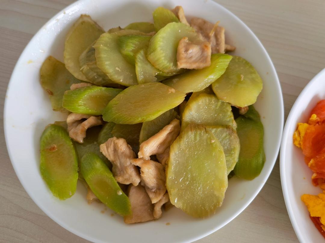 莴笋炒肉片