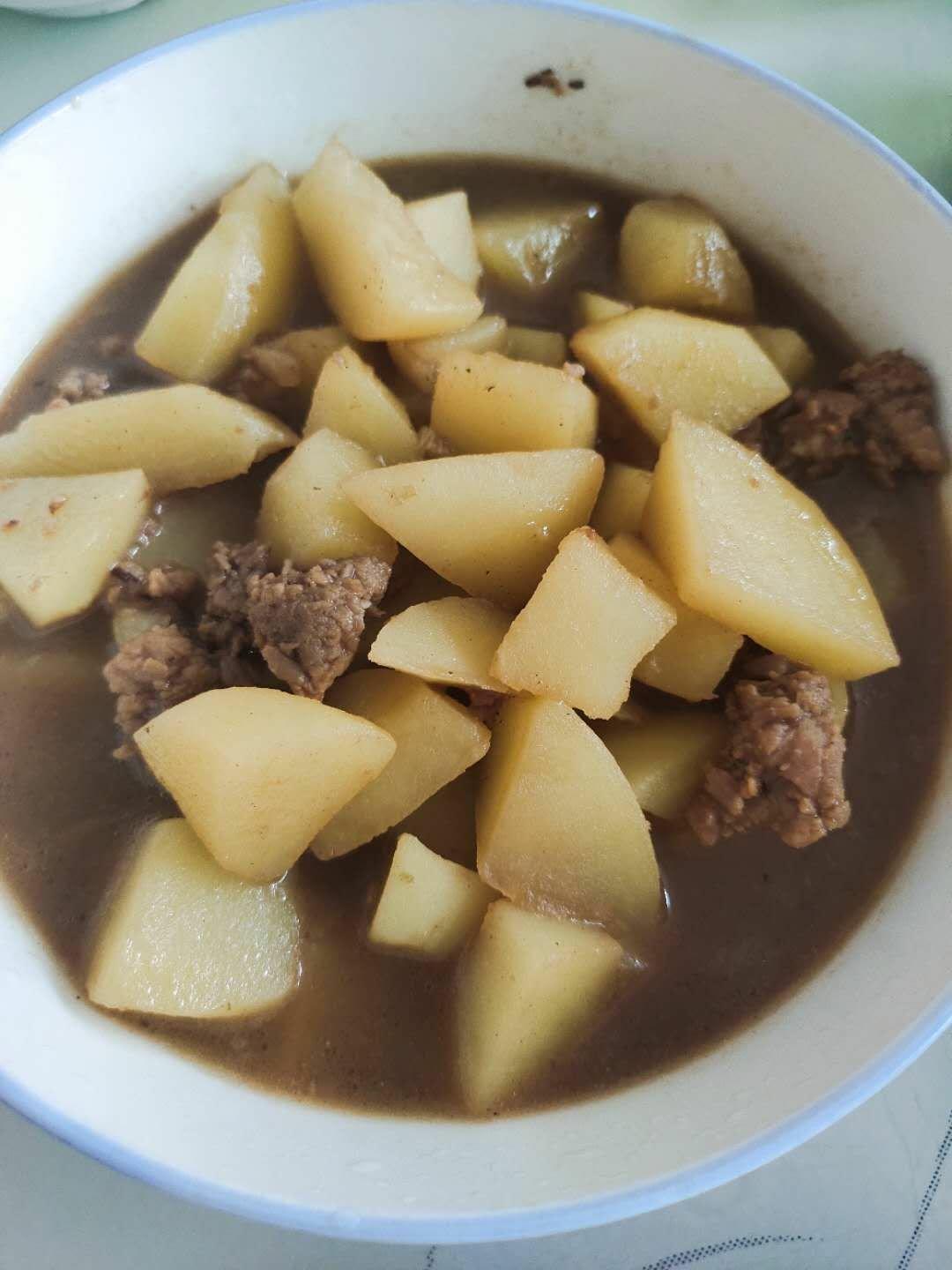 肉末土豆浇饭