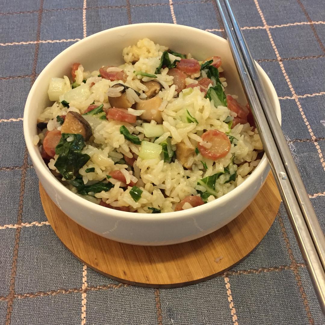 腊肠香菇青菜炒饭