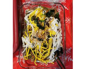 Japchae Korean Glass Noodles菠菜韩国红薯粉丝的做法 步骤1