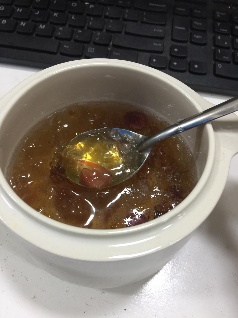 桃胶皂角米炖雪燕