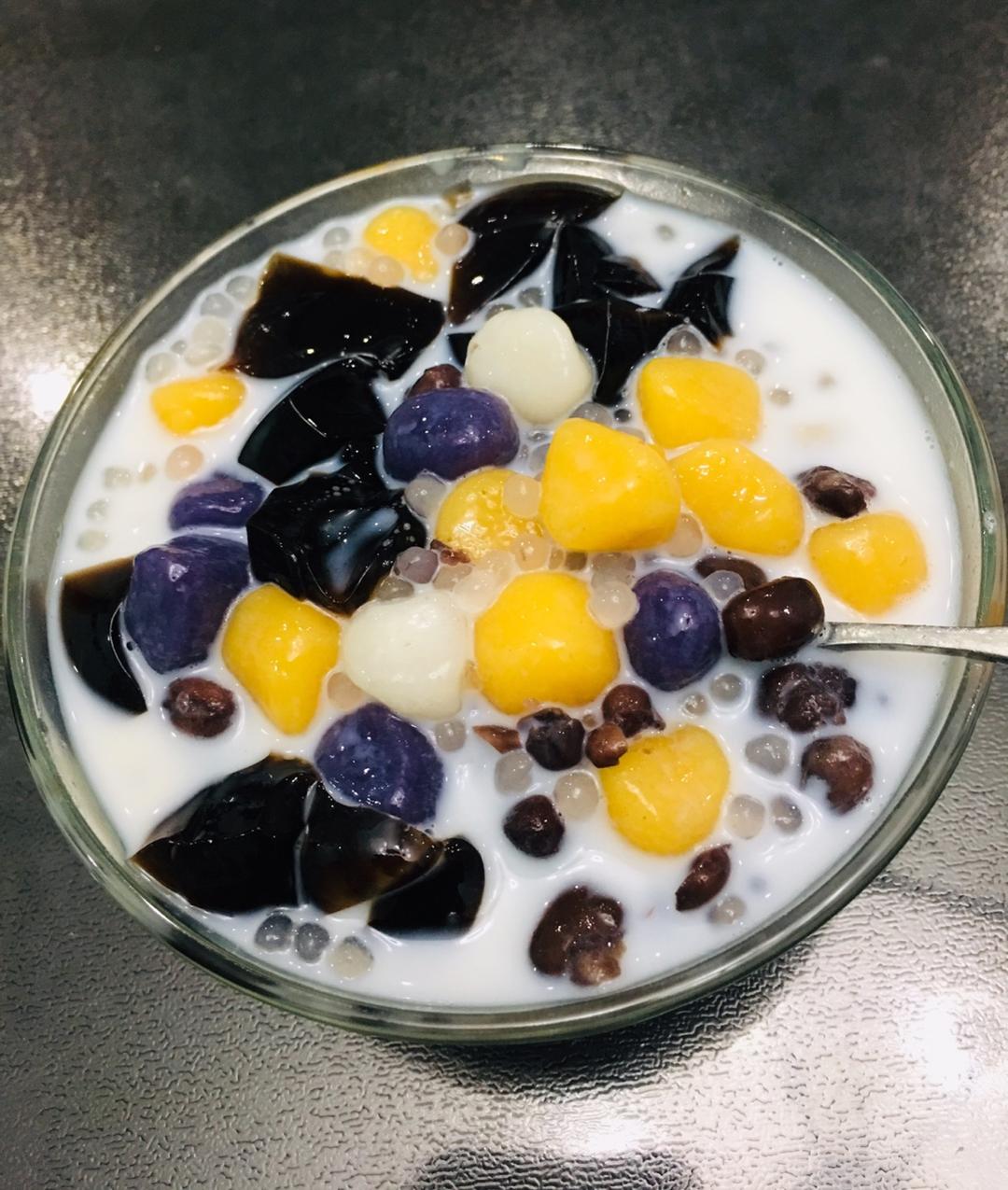 自制鲜芋仙芋圆（另附: 蜜红豆和仙草冻的做法）