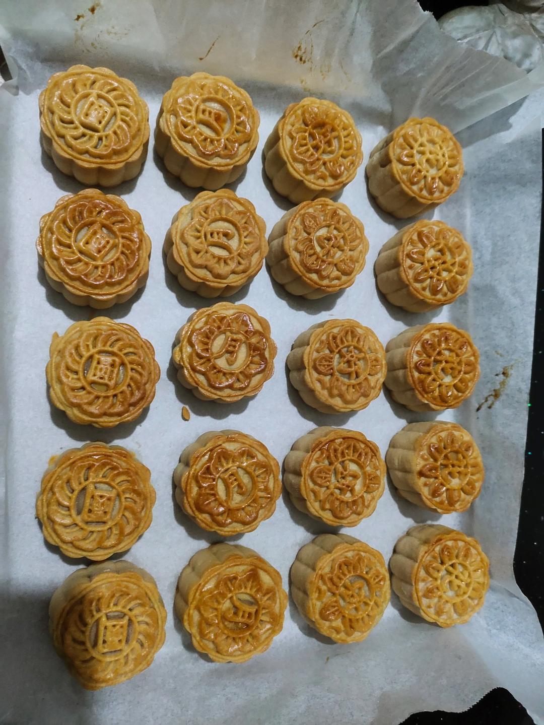 莲蓉蛋黄月饼（超极详细）美味