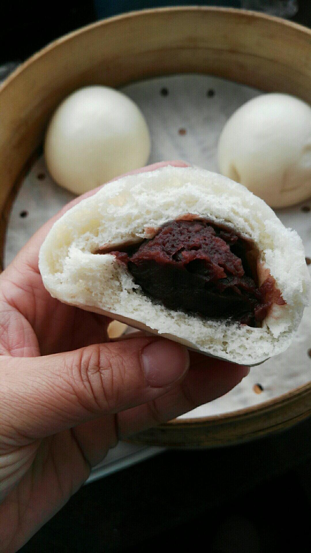 暄软可口的豆沙包