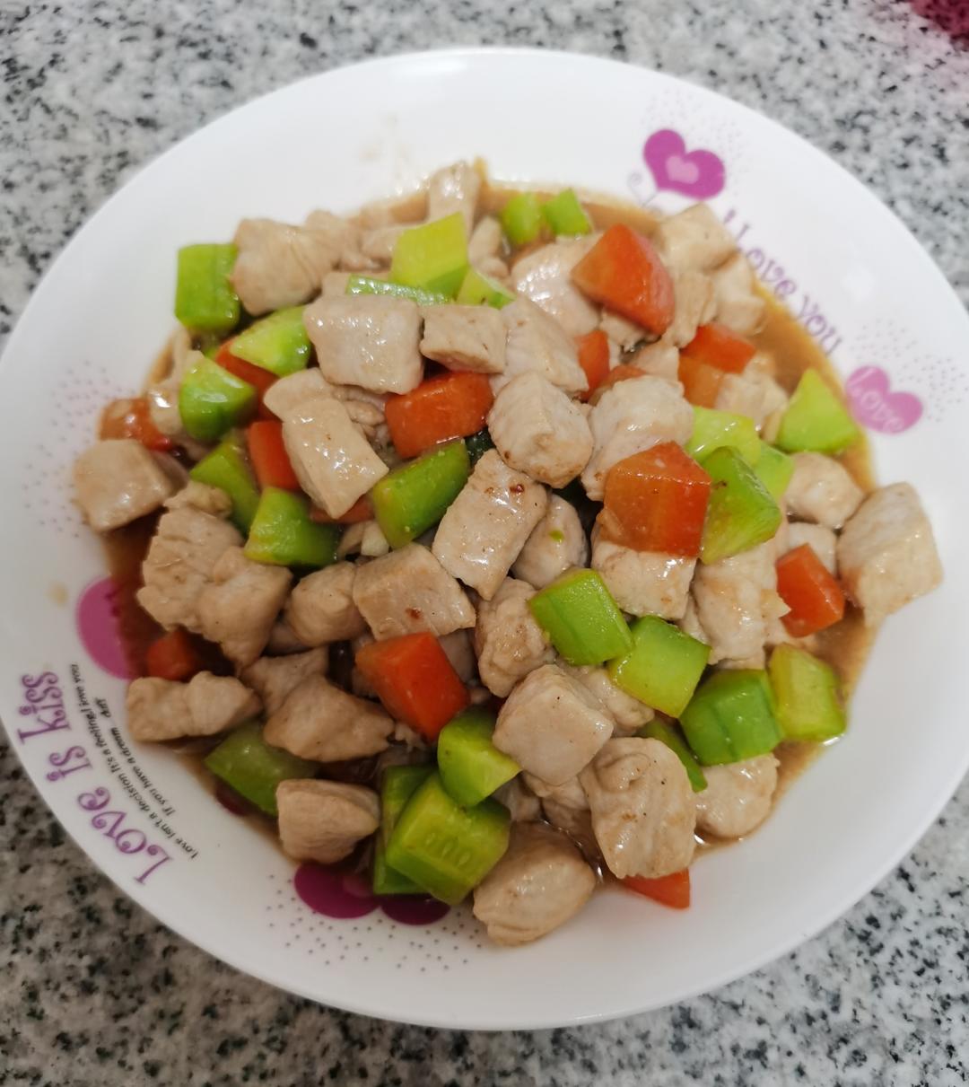 清爽好吃！低脂美味～黄瓜炒鸡胸肉丁