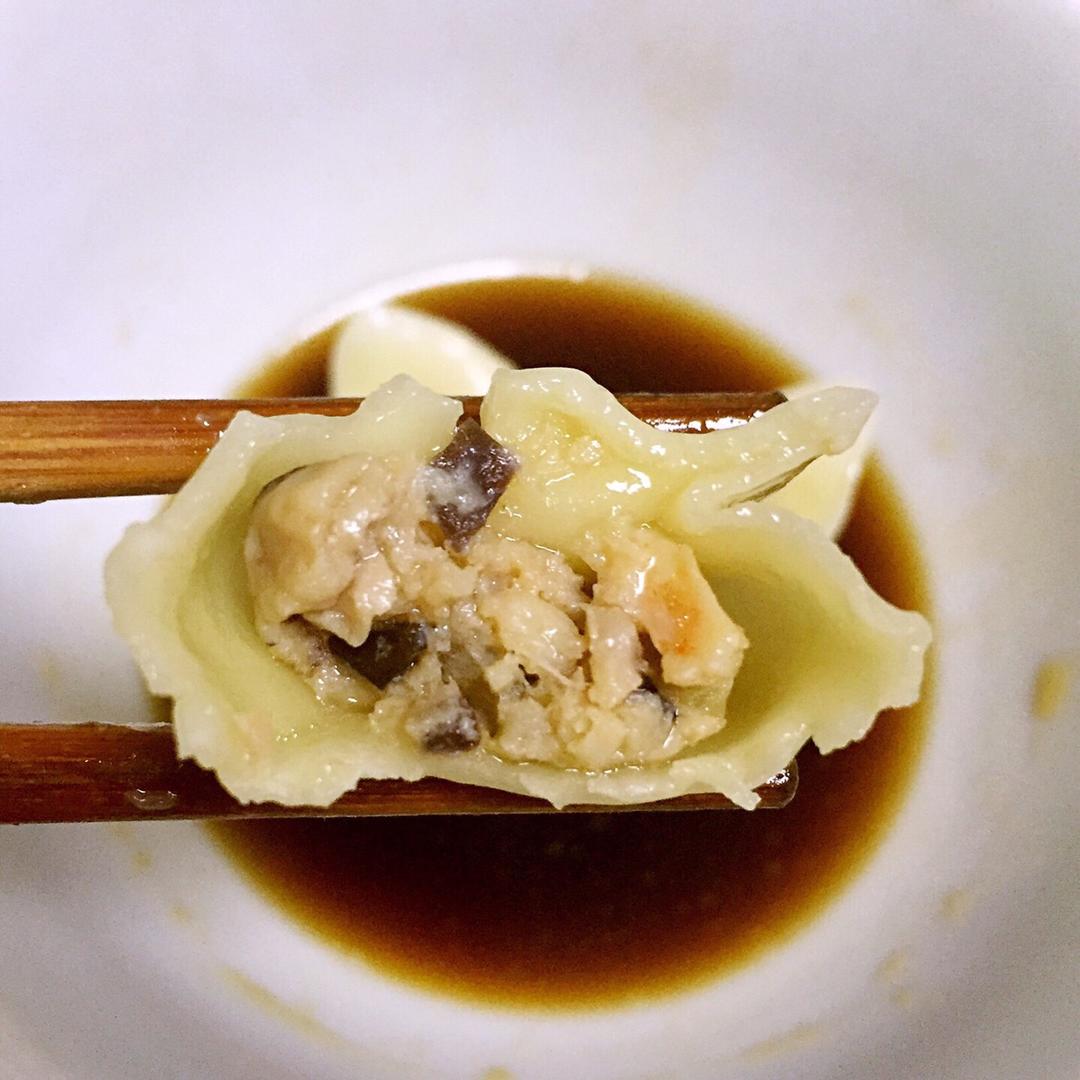 鲜掉眉毛的 三鲜水饺~