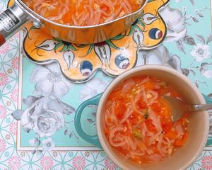 宝宝面食：蕃茄南瓜浓汤煮火龙果面的做法 步骤2