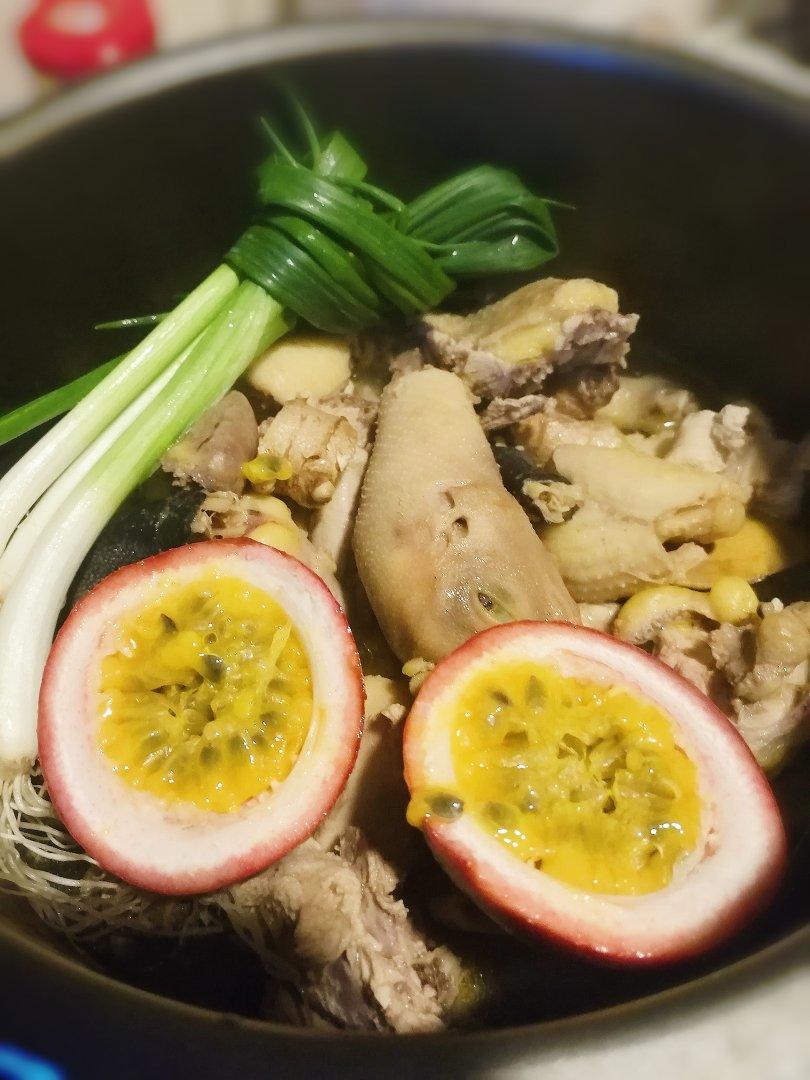 百变百香果之百香果天麻炖鸡