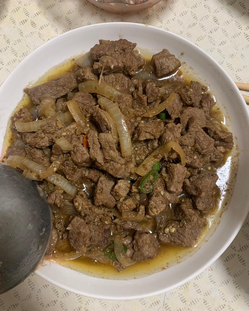 孜然洋葱炒牛肉粒