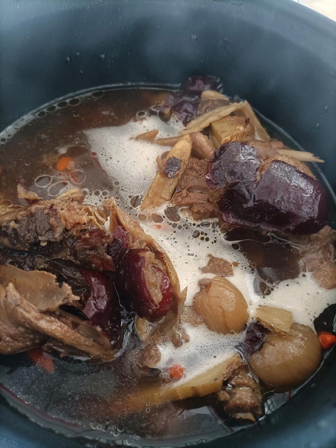 红枣枸杞乳鸽汤