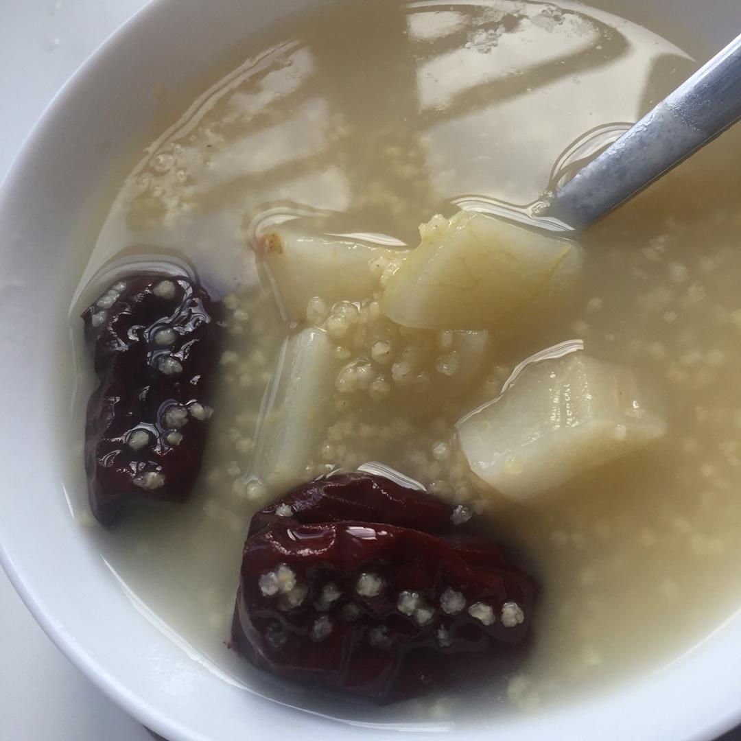 小米红枣雪梨粥