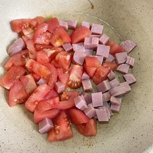 番茄火腿秋葵冬瓜汤的做法 步骤2