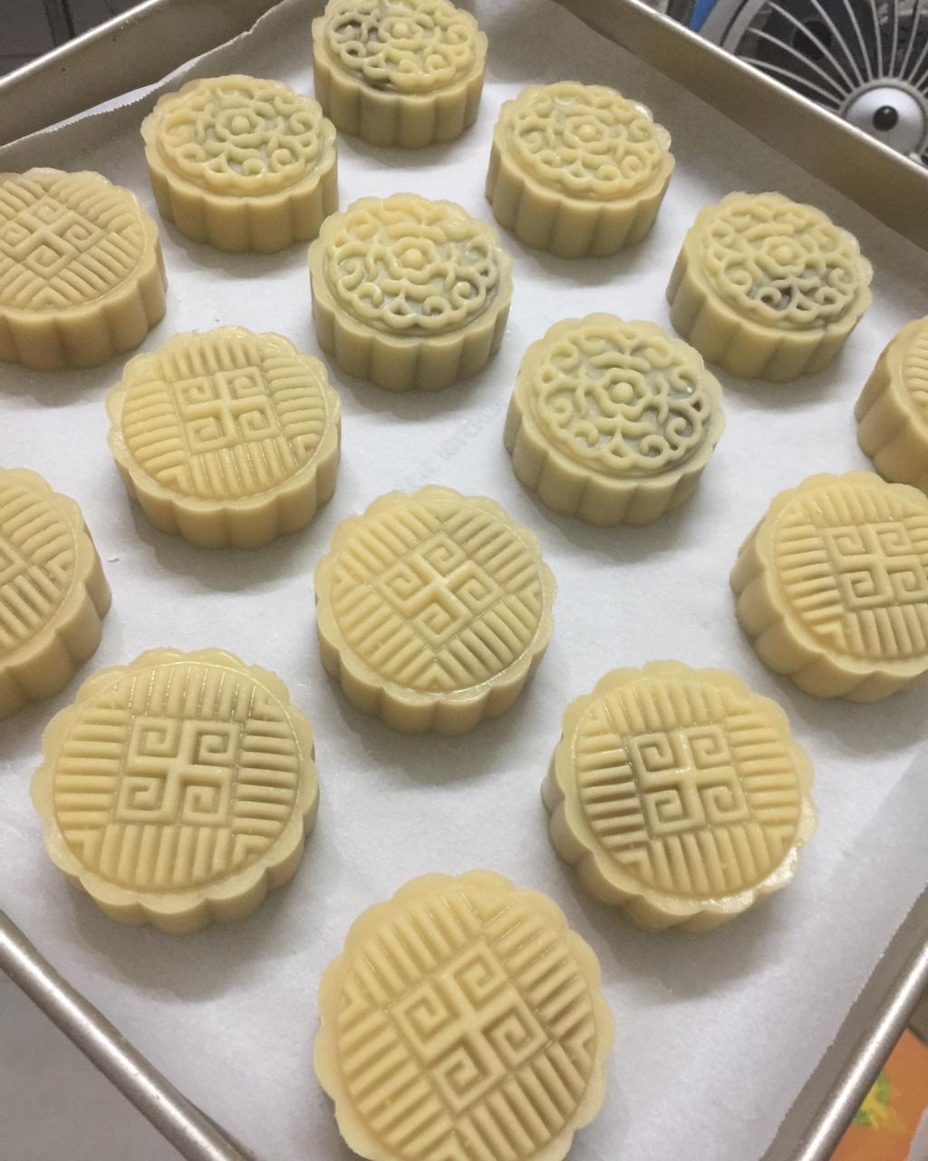 广式月饼—蛋黄莲蓉月饼