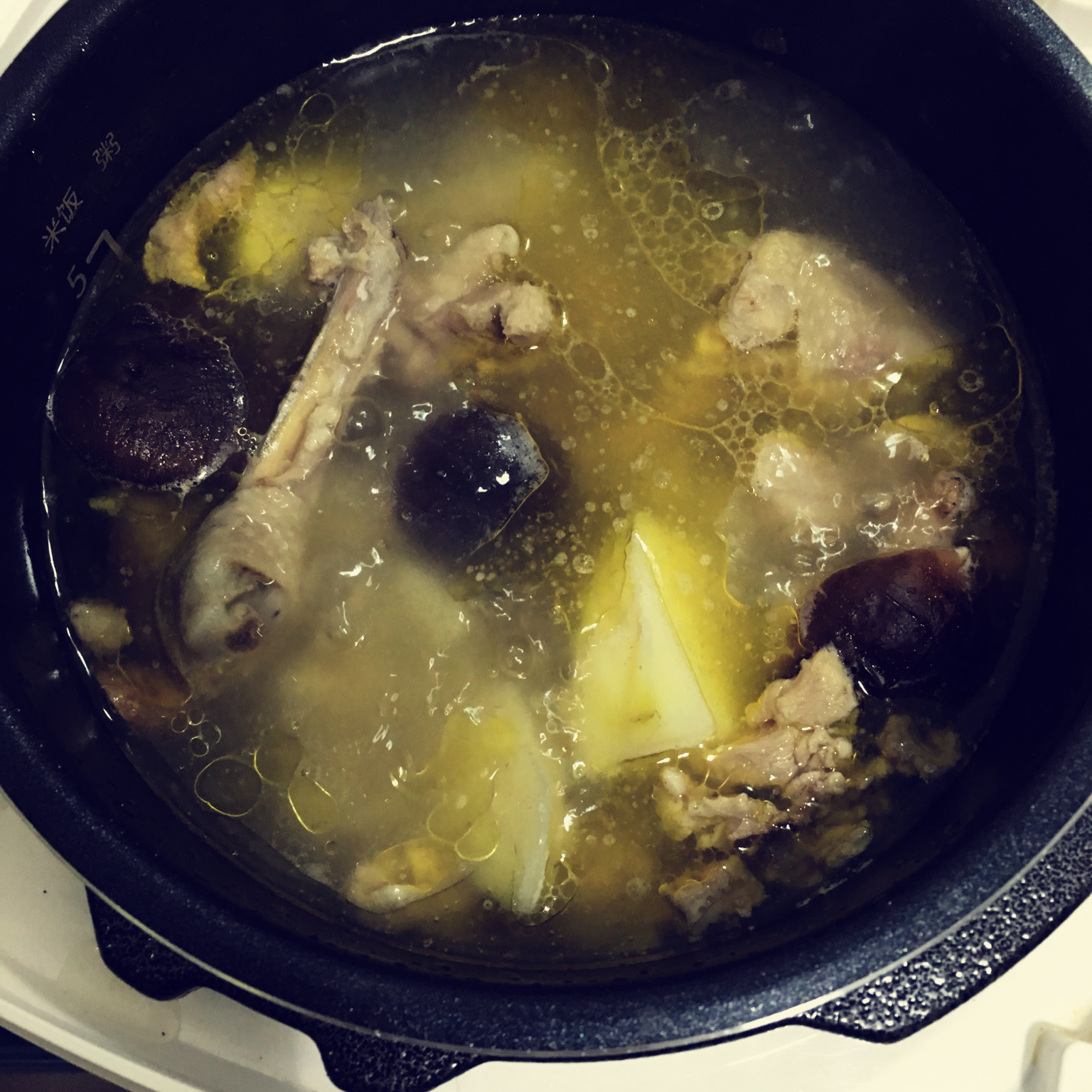 电饭锅香菇鸡汤