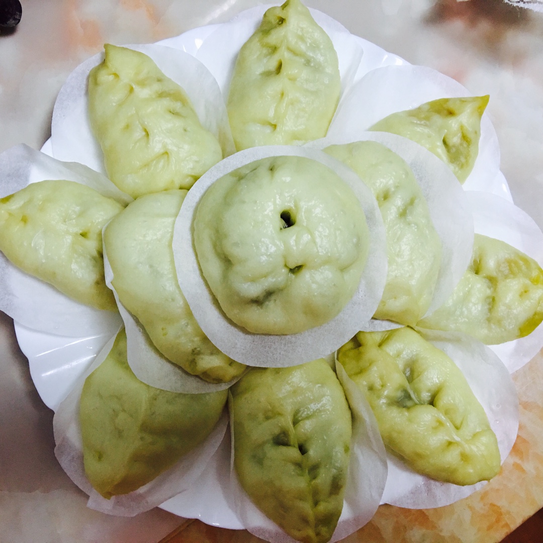 蓝情舞动做的素卷心菜包子