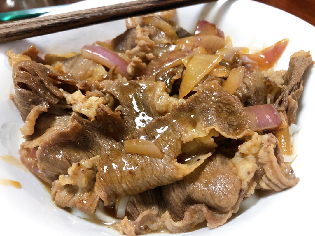 好吃到舔盘的秘制洋葱炒肥牛卷！拌饭巨香