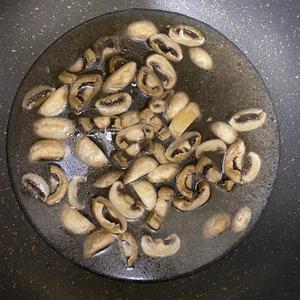 蘑菇汤的做法 步骤5