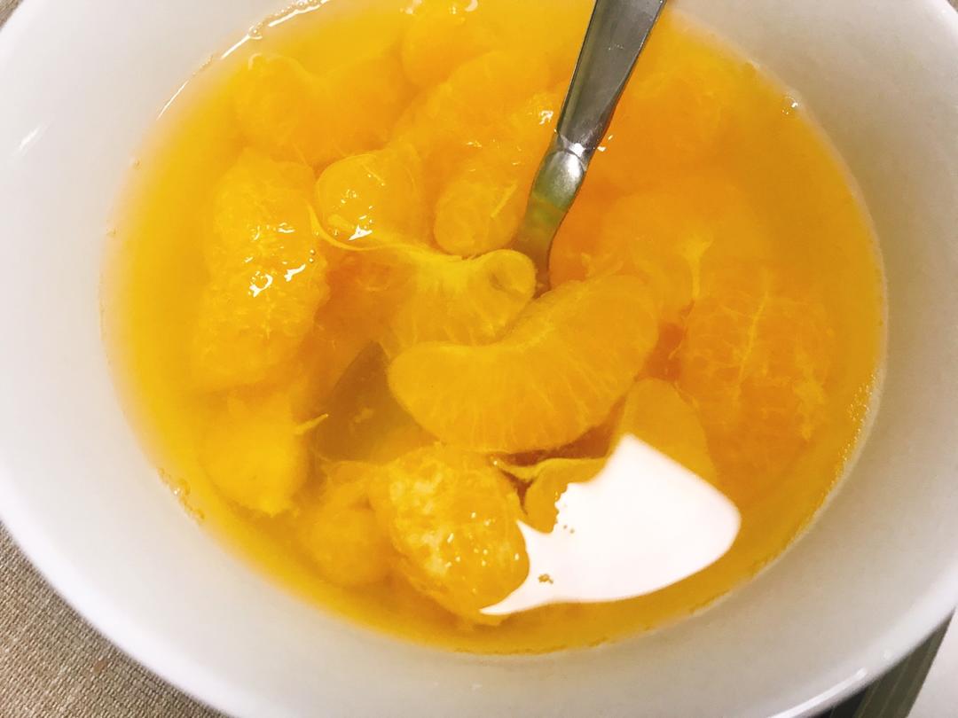 覃勤勤爱吃红豆做的糖水桔子