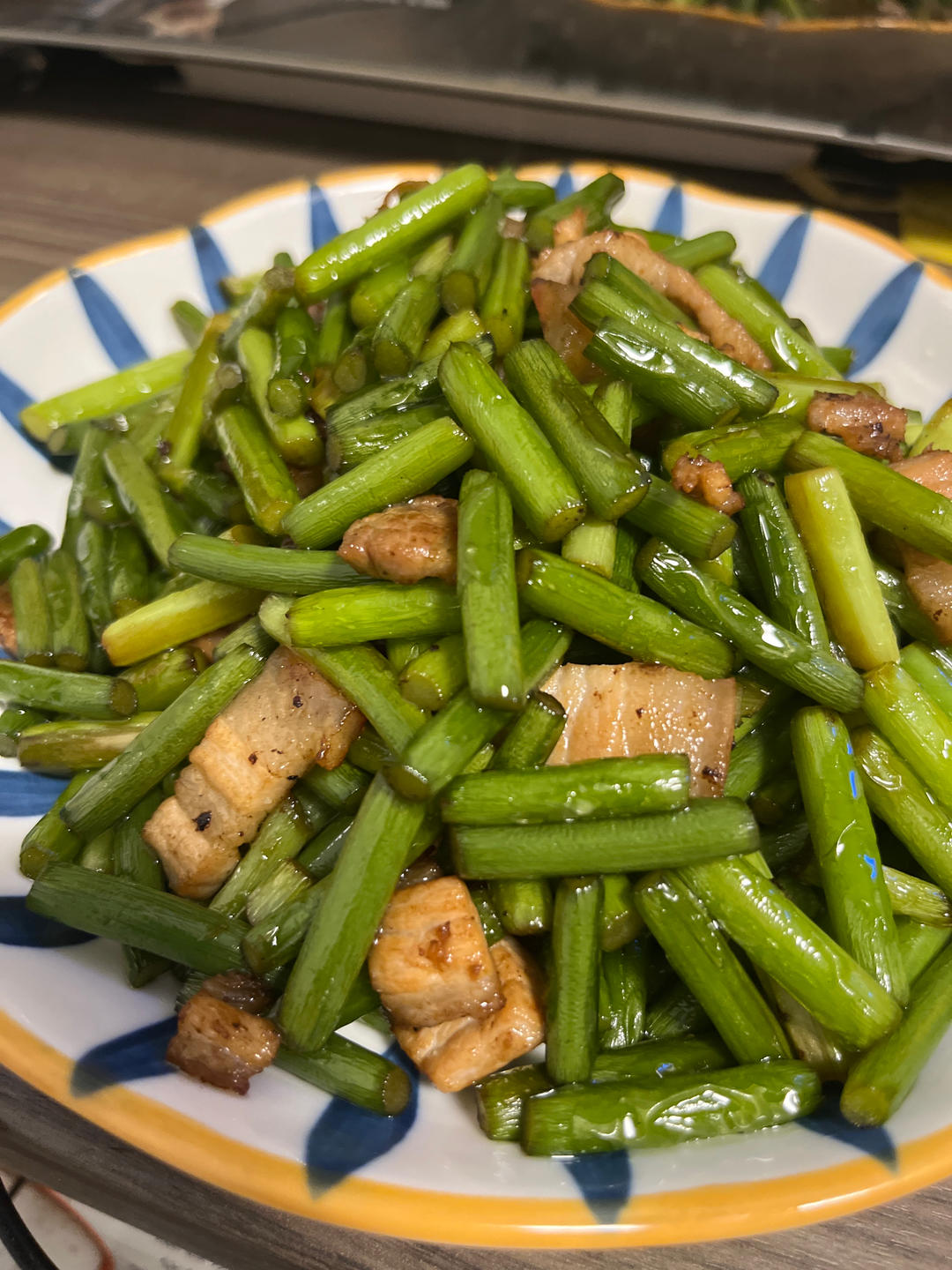 简单易做的下饭菜－蒜苔炒肉