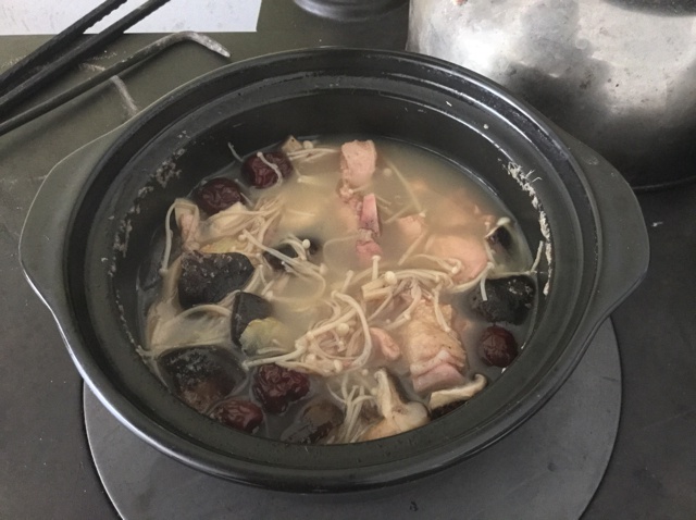 香菇鸡腿汤
