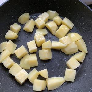 红烧排骨炖土豆的做法 步骤3