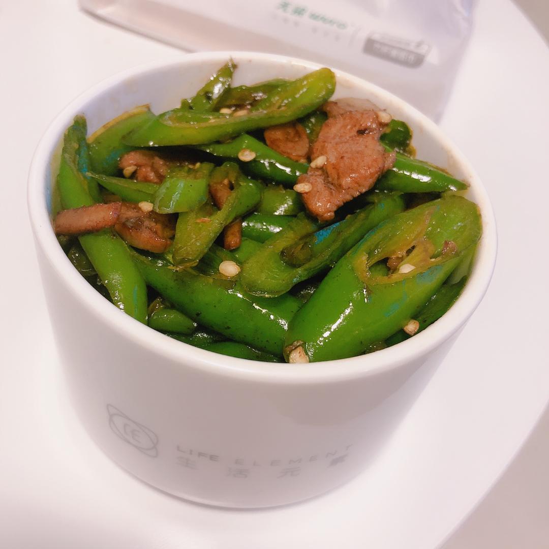 家常青椒干煸五花肉
