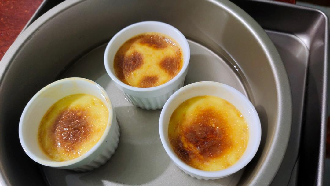 CRÈME BRÛLÉE 法式烤布蕾（焦糖布丁）