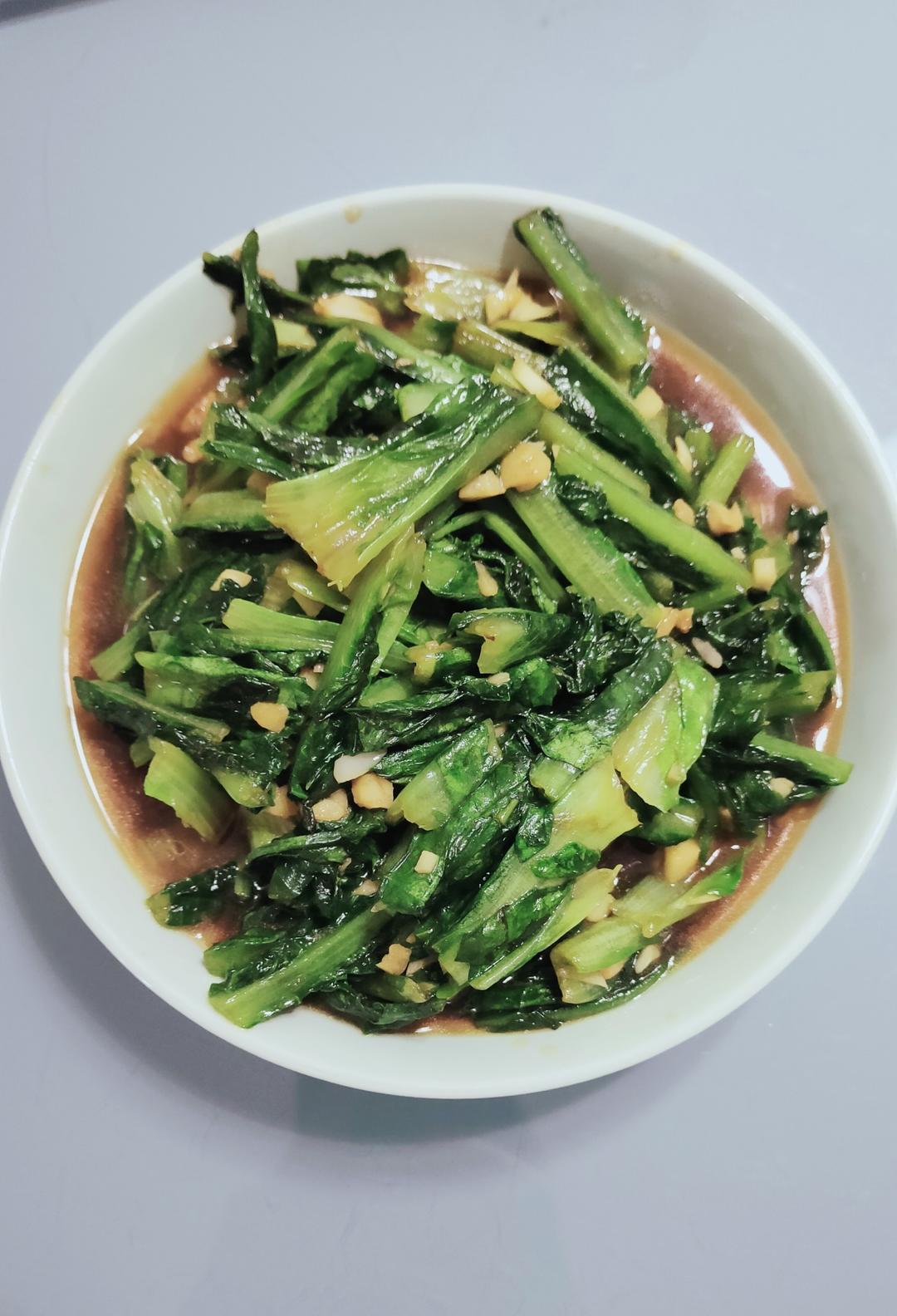 蒜蓉耗油清炒油麦菜，减脂快手菜，宝宝超爱，傻瓜步骤，屡试不爽，好吃且下饭，鲜香爽口！！